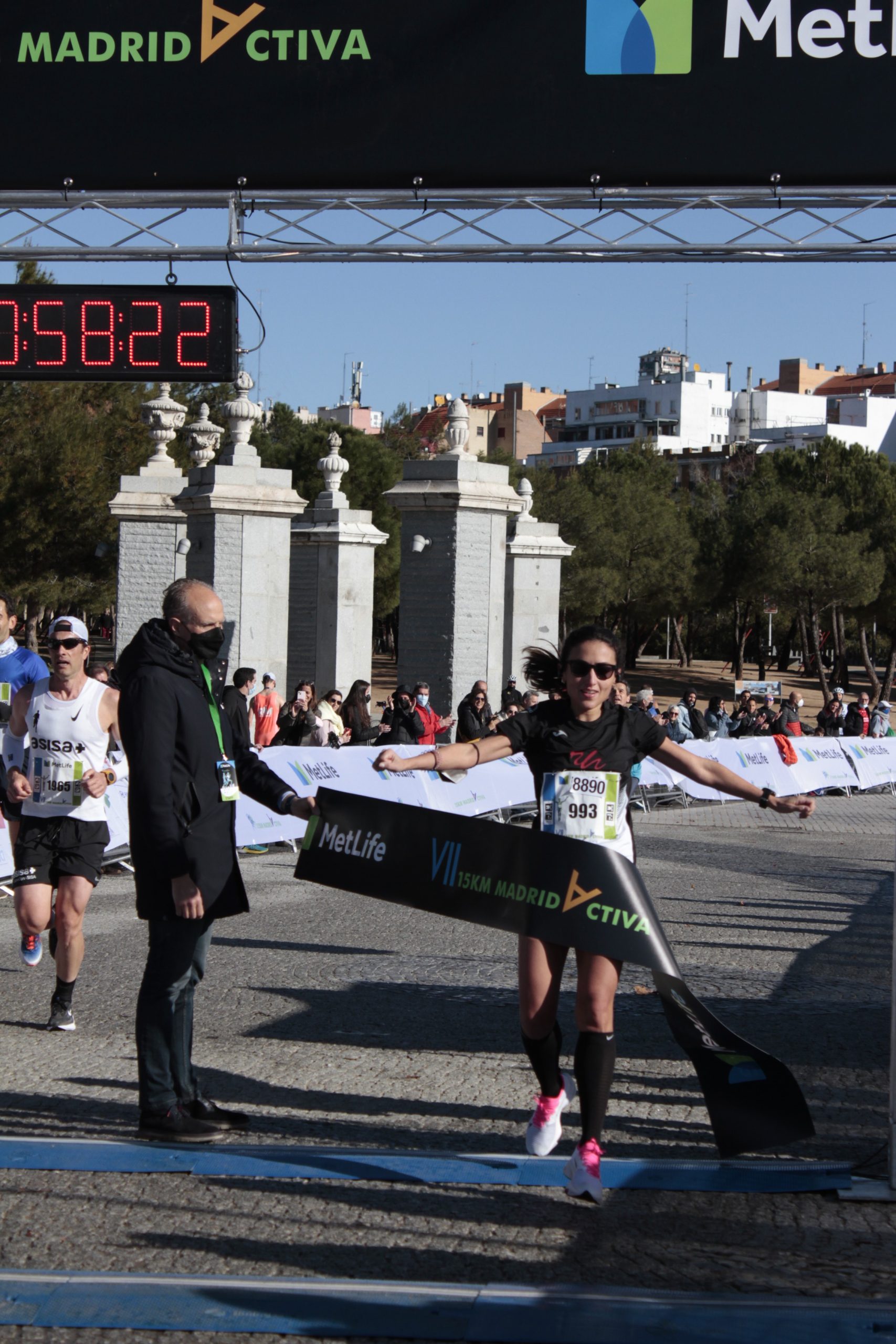 Eva García Morales corriendo por el parque del Retiro en Madrid