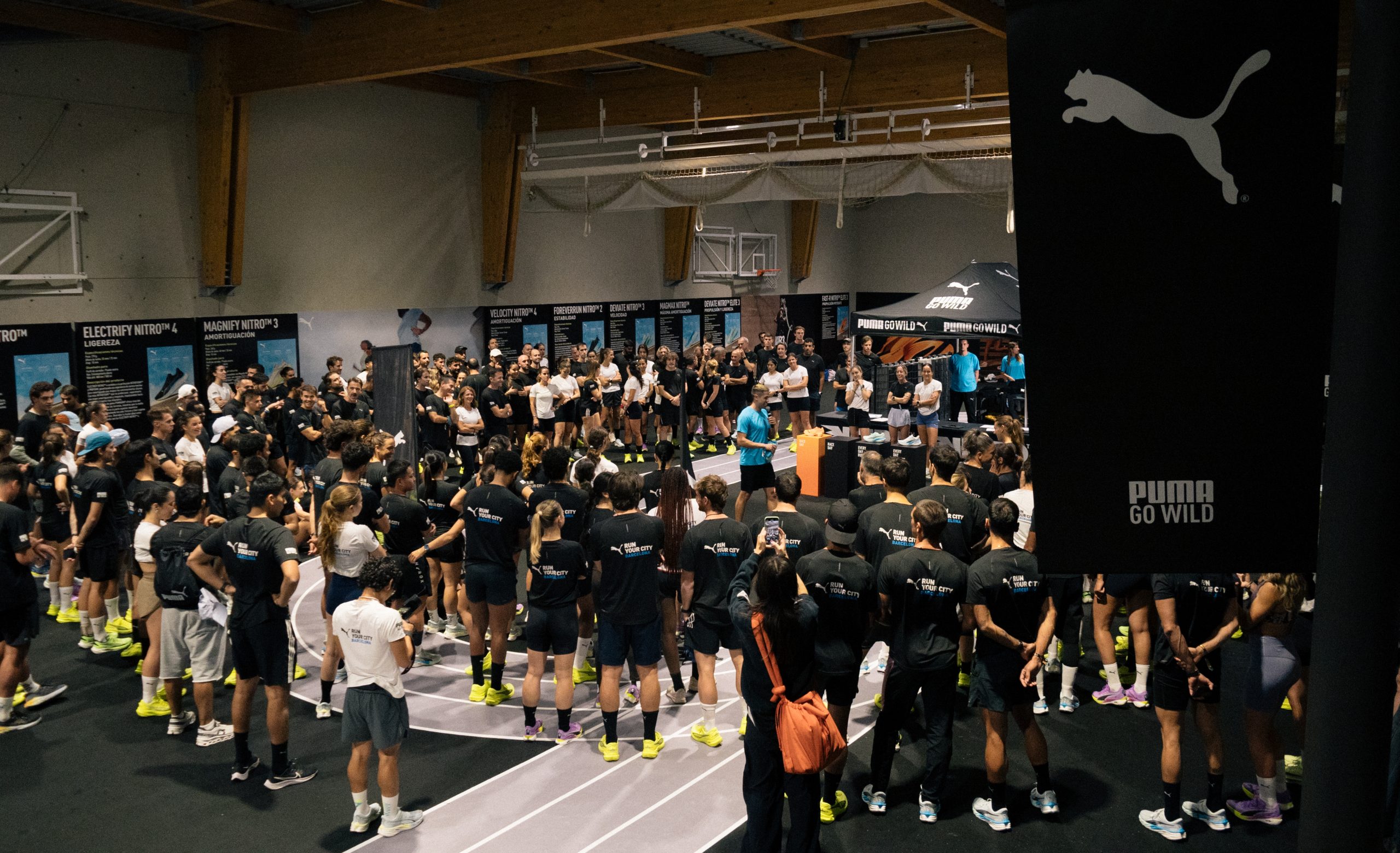 Runners en la salida del evento Run Your City Barcelona 2025 organizado por PUMA