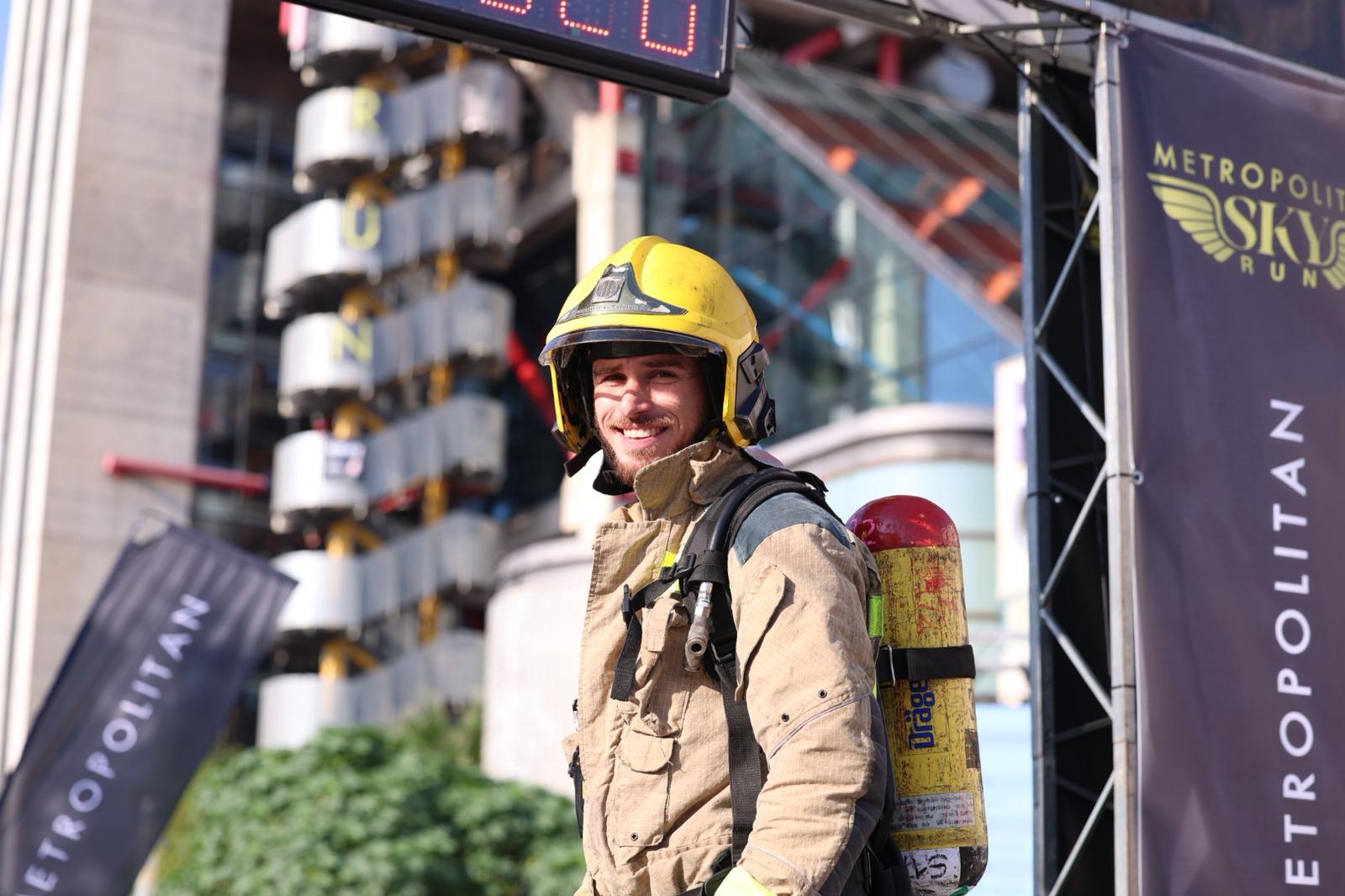 Acceso y meta exterior de la Metropolitan Sky Run junto al Hyatt Regency Barcelona Tower