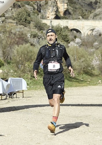 Alejandro Barca peregrinando y corriendo en el Camino de Santiago