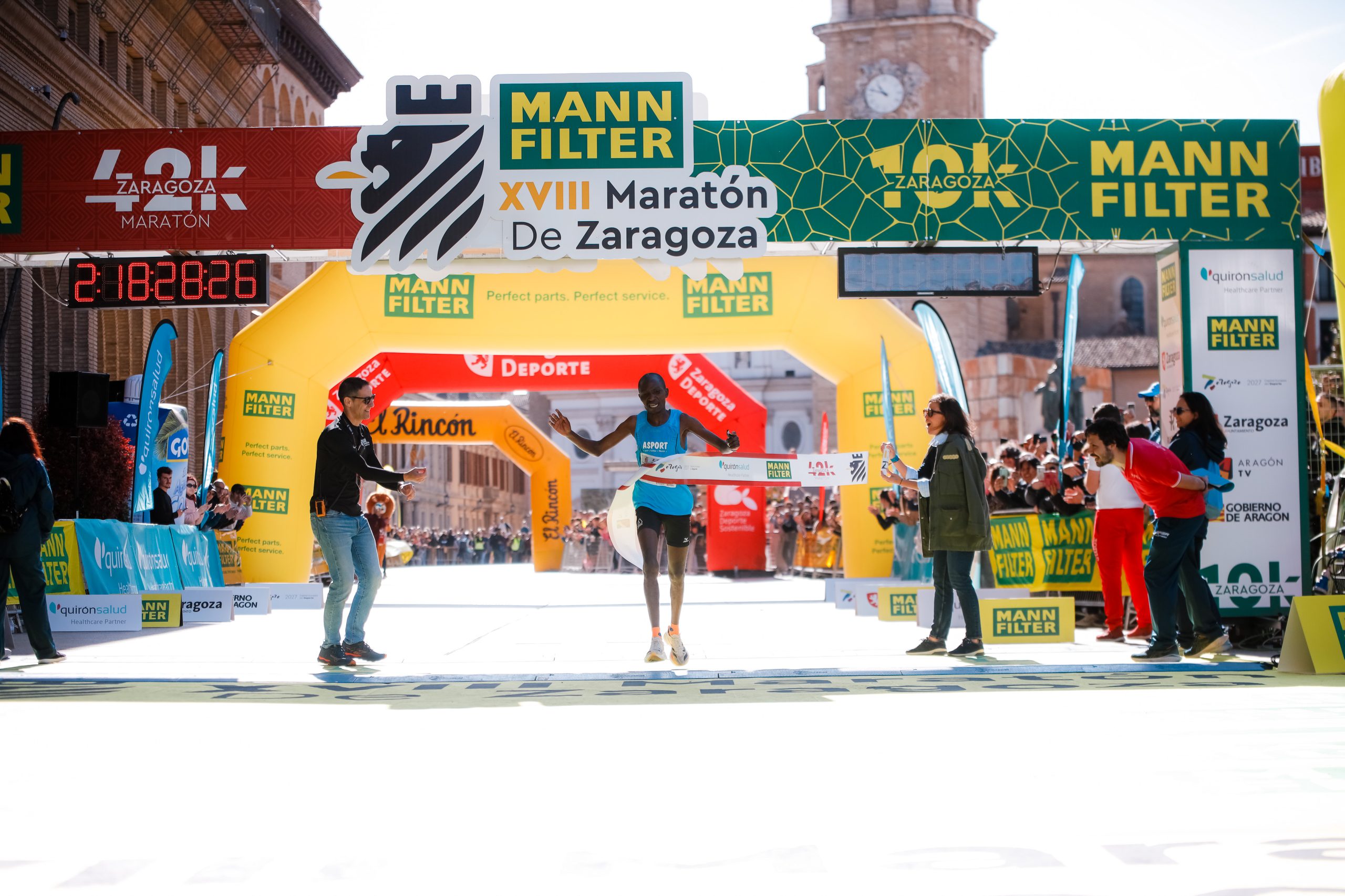Meta del Maratón y 10K de Zaragoza en la Plaza del Pilar