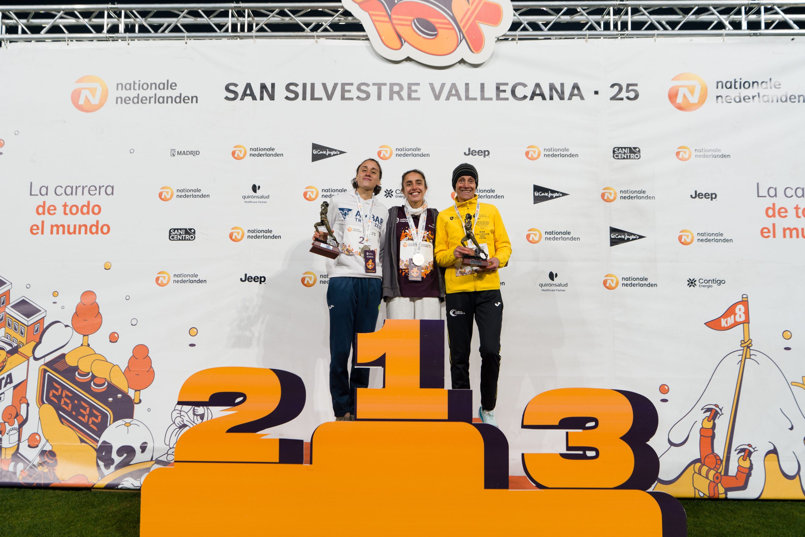 San Silvestre Vallecana 2025: Geoffrey Kamworor entrando ganador en el Estadio de Vallecas