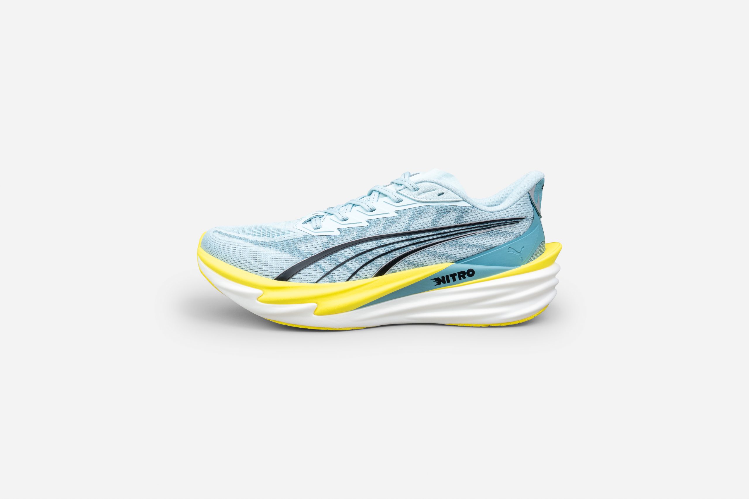 Puma Deviate Nitro 4 listas para la acción en asfalto