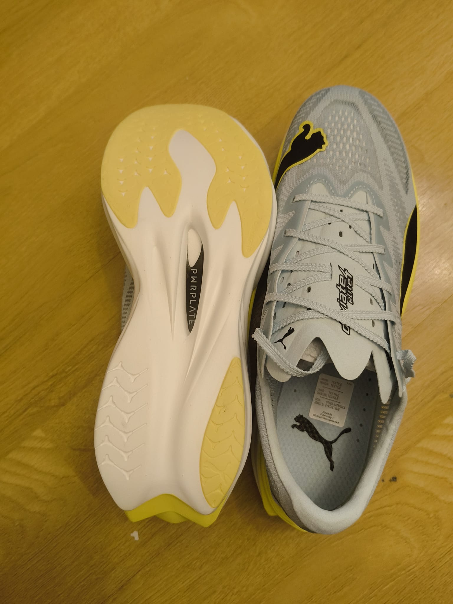 Detalle lateral de la PUMA Deviate NITRO Elite 4 con diseño de competición