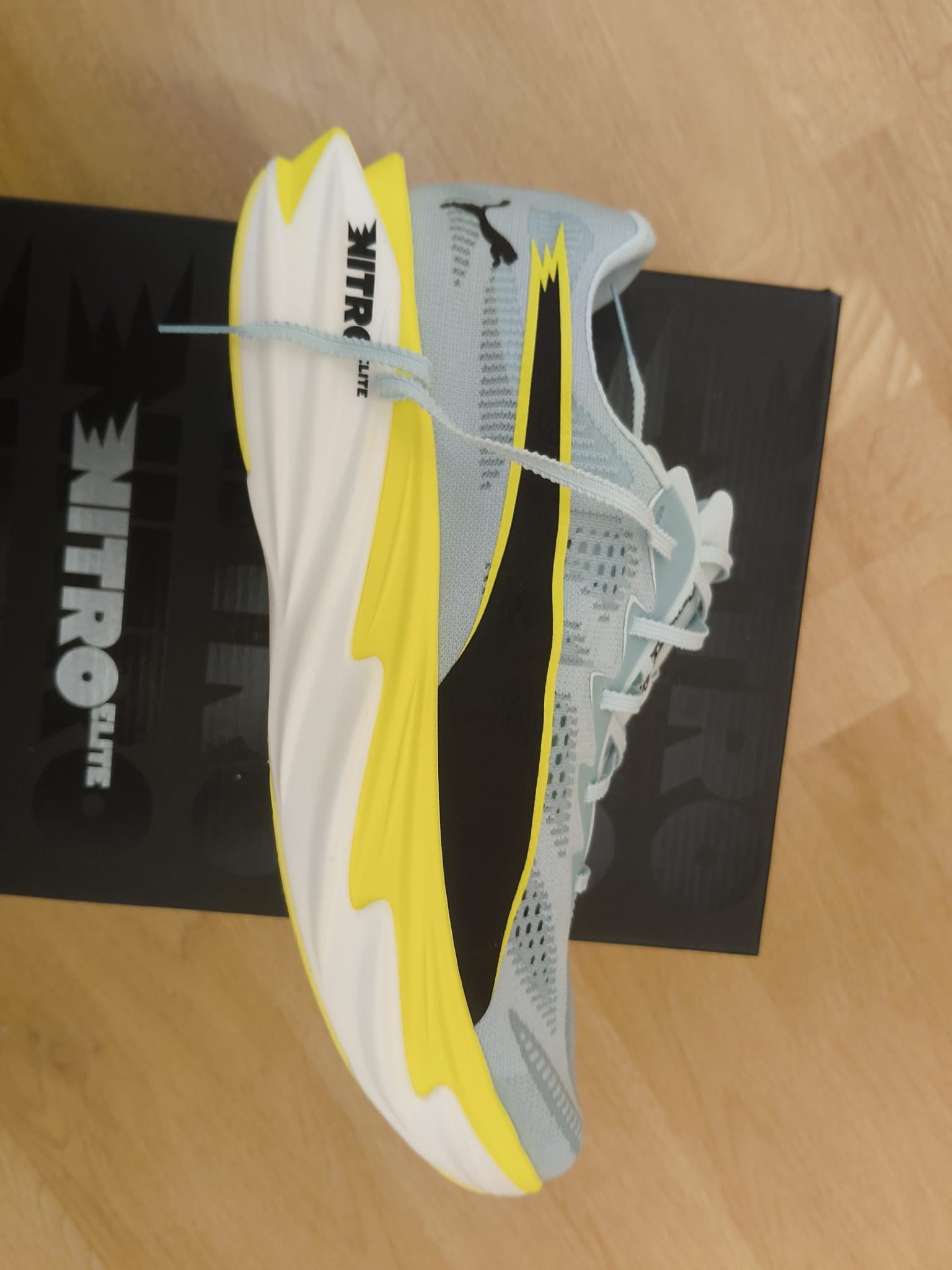 Detalle de la parte superior de la PUMA Deviate NITRO Elite 4
