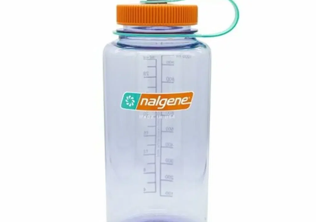 Nalgene: Botella Reutilizable, Icono de Hidratación Sostenible Eficiente