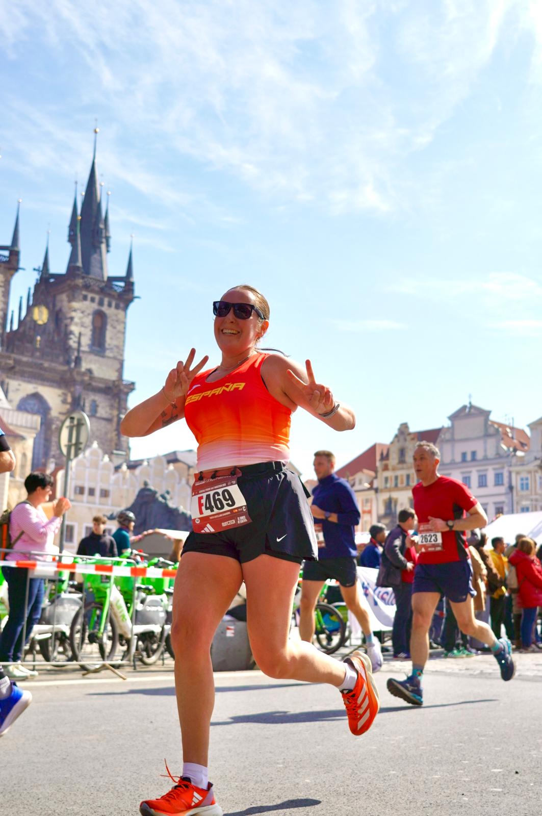 Marta @martabugatti en una carrera con ambiente runner