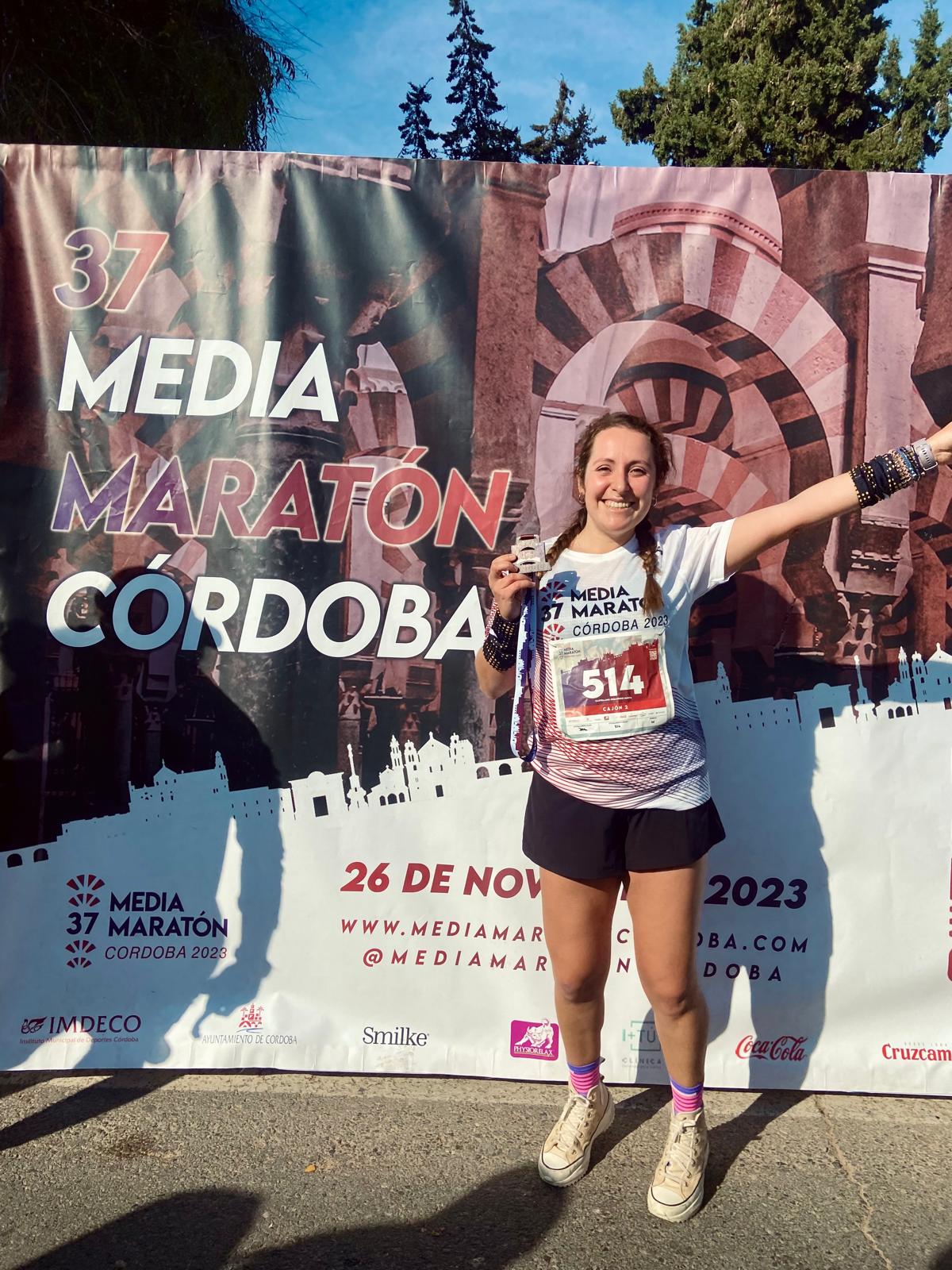 Marta @martabugatti en una carrera popular con dorsal